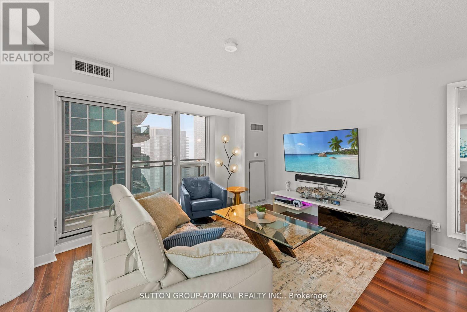 2513 - 155 Legion Road N, Toronto, ON - Indoor Photo Showing Living Room