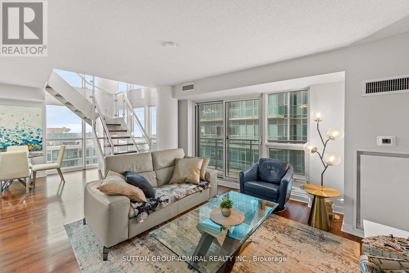 2513 - 155 Legion Road N, Toronto, ON - Indoor Photo Showing Living Room