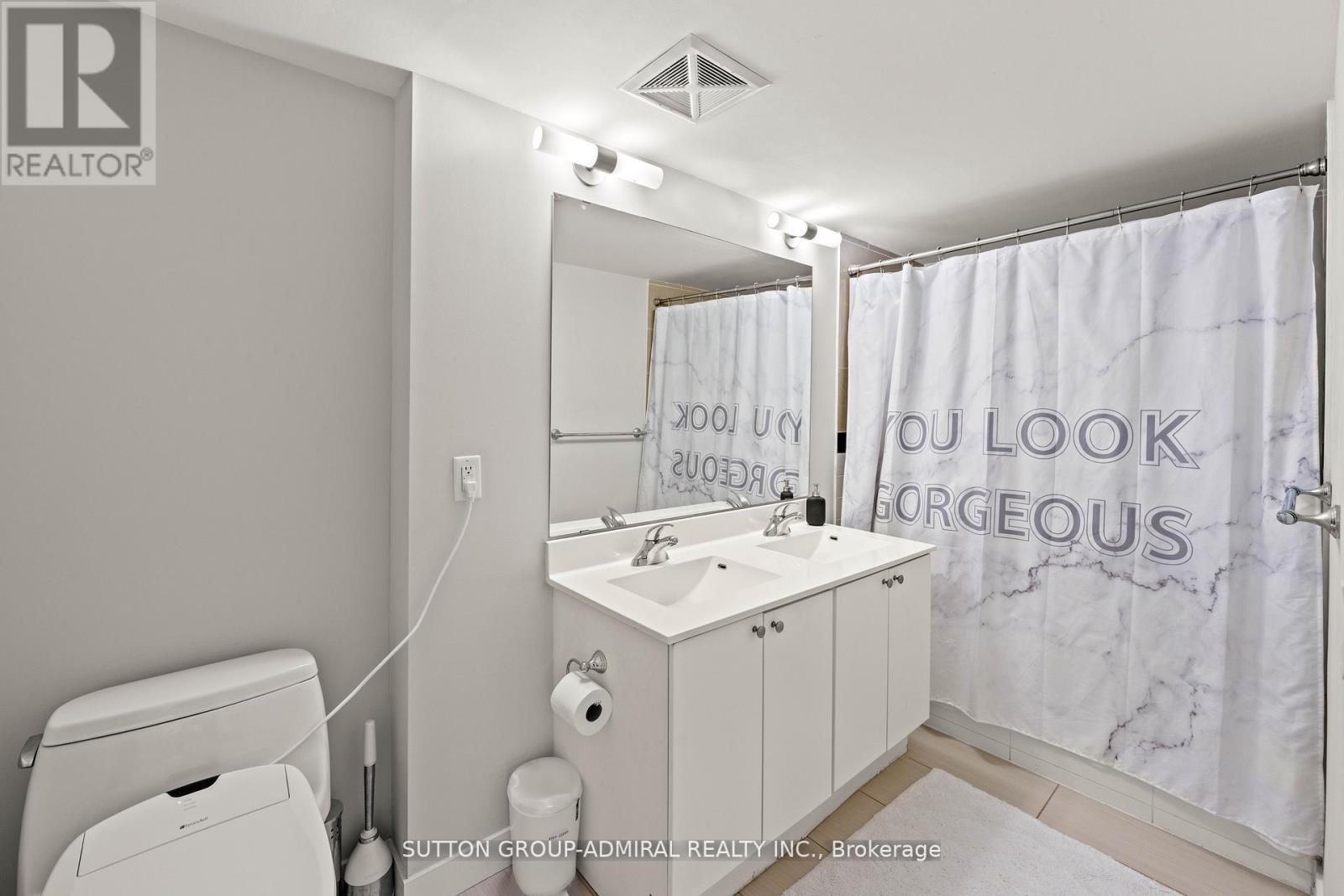 2513 - 155 Legion Road N, Toronto, ON - Indoor Photo Showing Bathroom