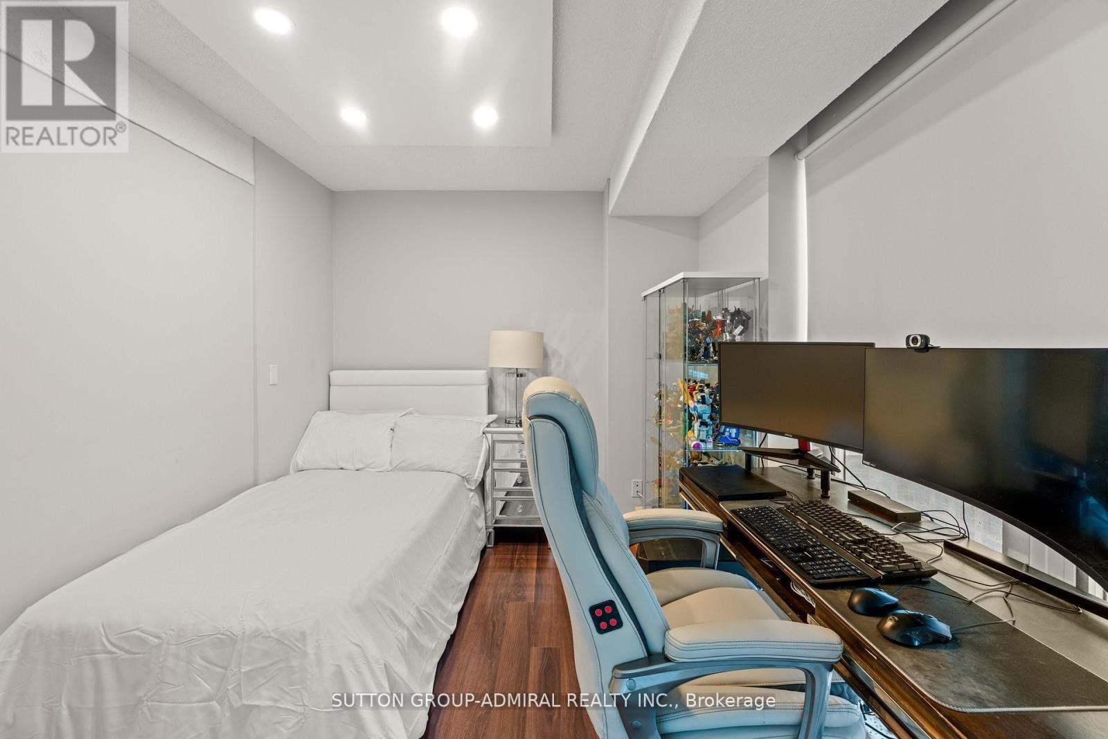 2513 - 155 Legion Road N, Toronto, ON - Indoor Photo Showing Bedroom