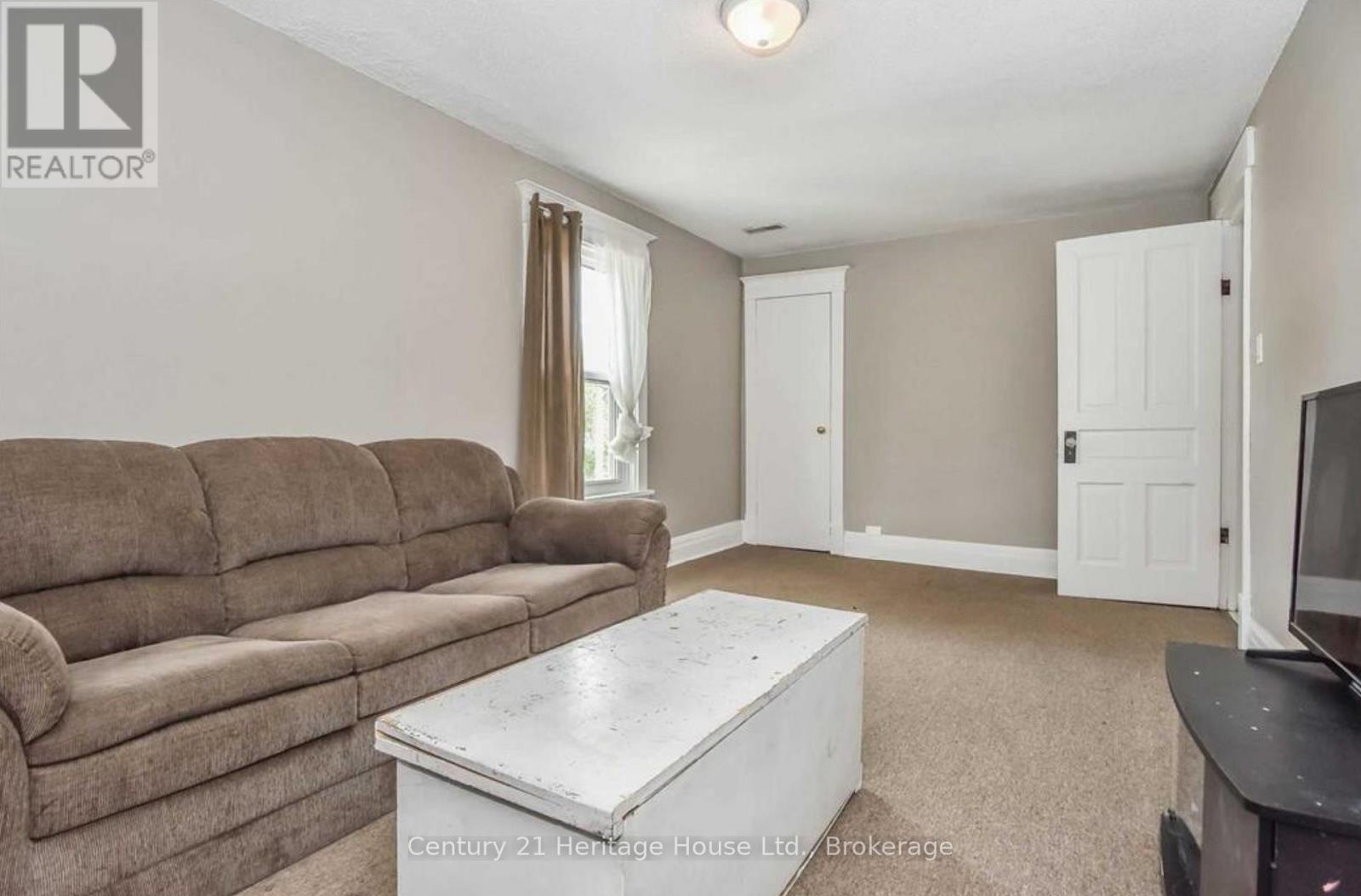 153 St Andrews Street, Cambridge, ON - Indoor Photo Showing Living Room