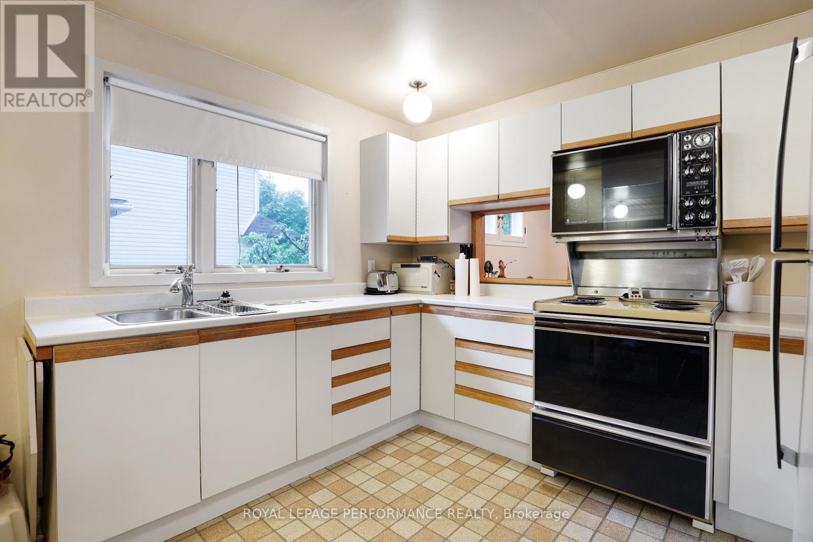 2061 Fairbanks Avenue, Ottawa, ON