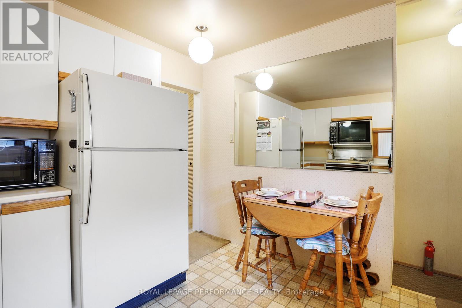 2061 Fairbanks Avenue, Ottawa, ON