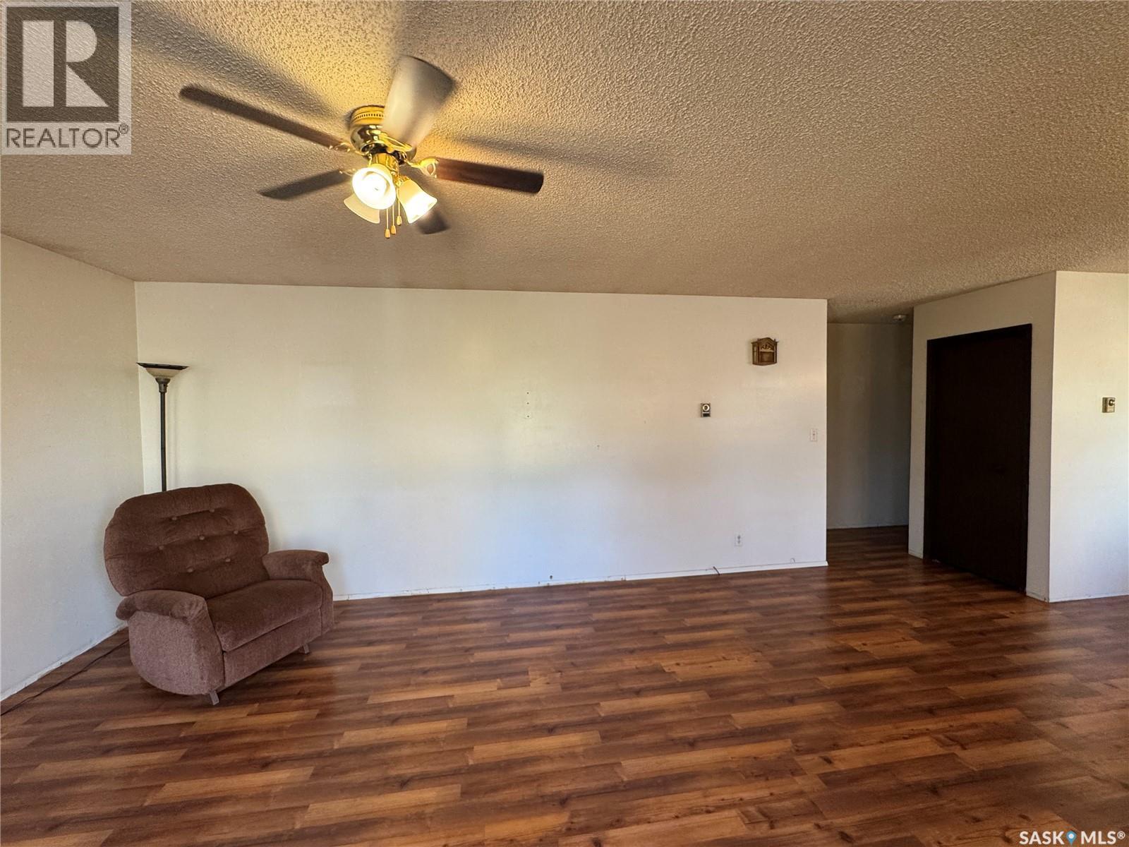 202 4Th Avenue, Landis, SK