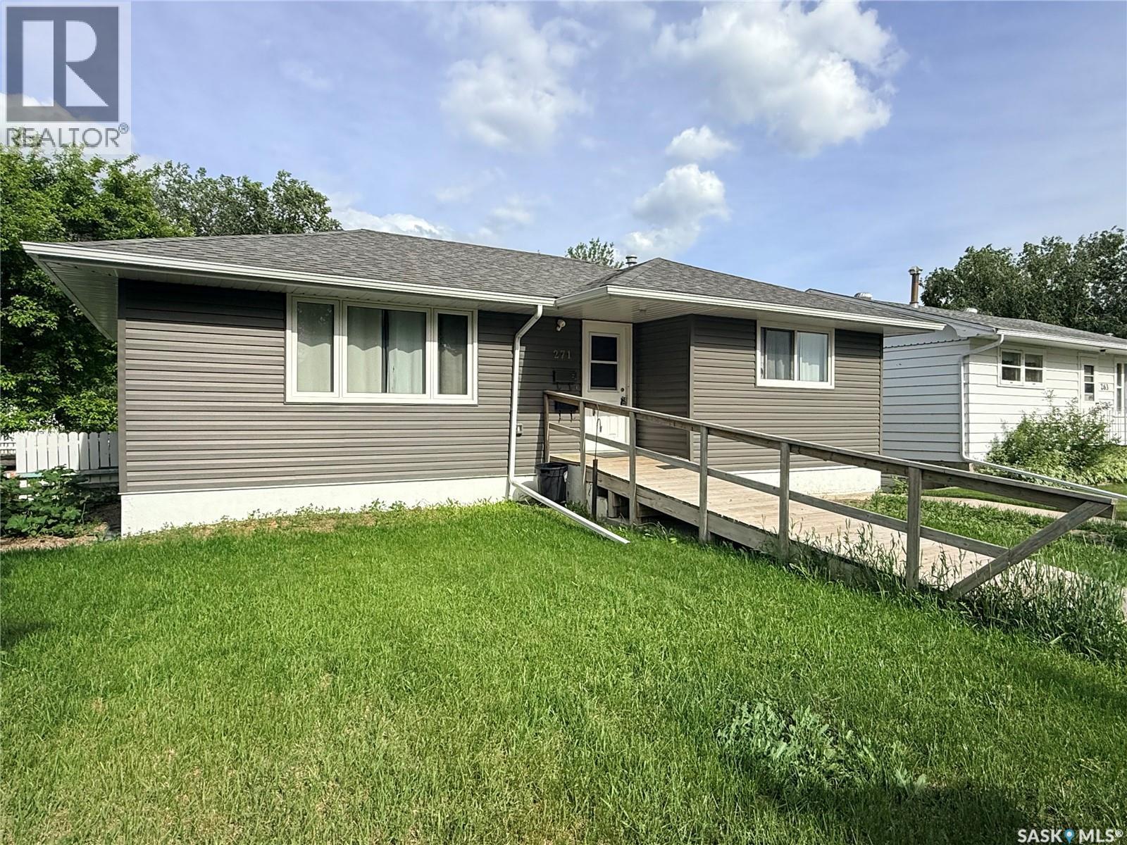 271 14Th Avenue Ne, Swift Current, SK
