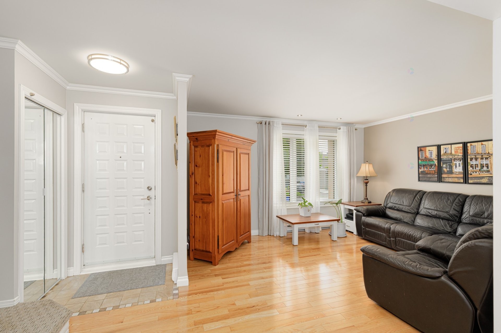 Salon - 2120 Rue De Romagne, Laval (Vimont), QC
