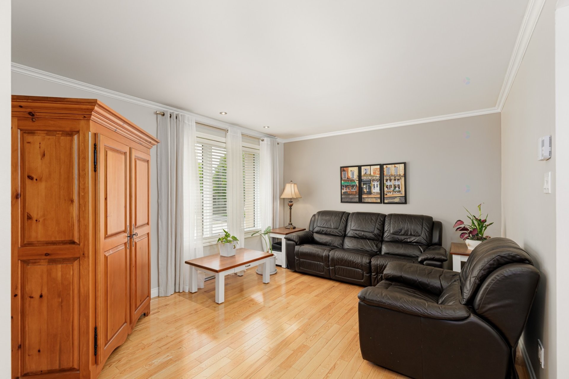 Salon - 2120 Rue De Romagne, Laval (Vimont), QC