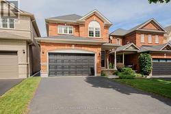 30 CASTLE GREEN DRIVE Whitby, ON L1R 2P9