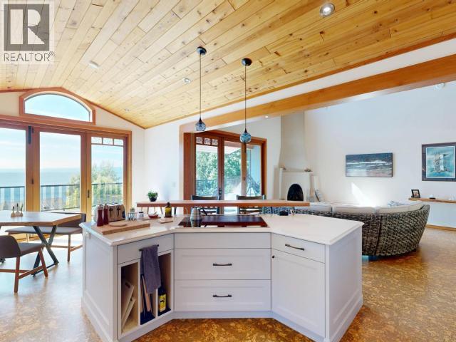 8116 Emmonds Road, Powell River, BC