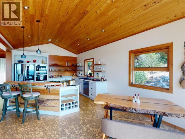 8116 Emmonds Road, Powell River, BC