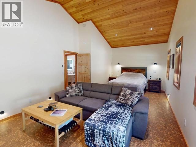 8116 Emmonds Road, Powell River, BC