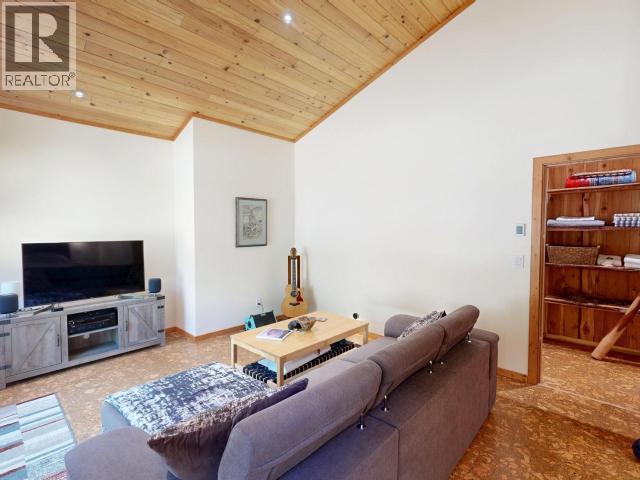8116 Emmonds Road, Powell River, BC