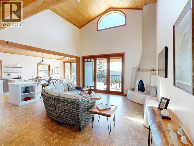 8116 Emmonds Road, Powell River, BC