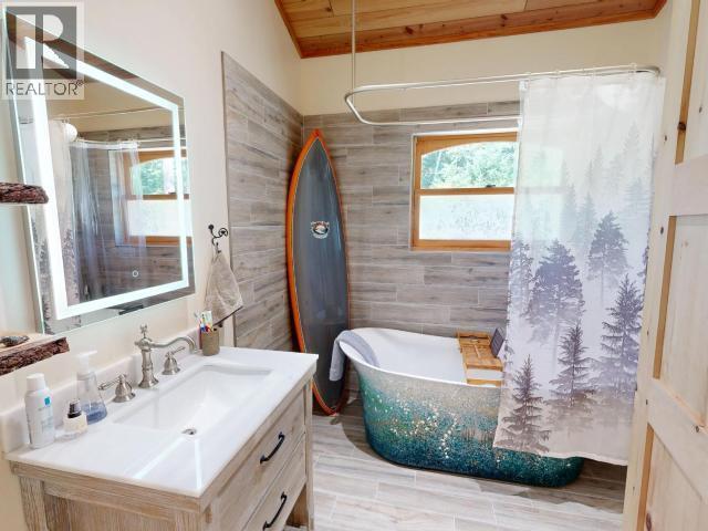 8116 Emmonds Road, Powell River, BC