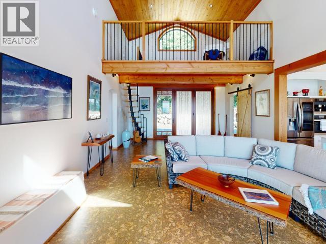 8116 Emmonds Road, Powell River, BC