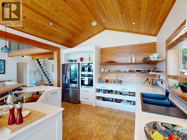 8116 Emmonds Road, Powell River, BC