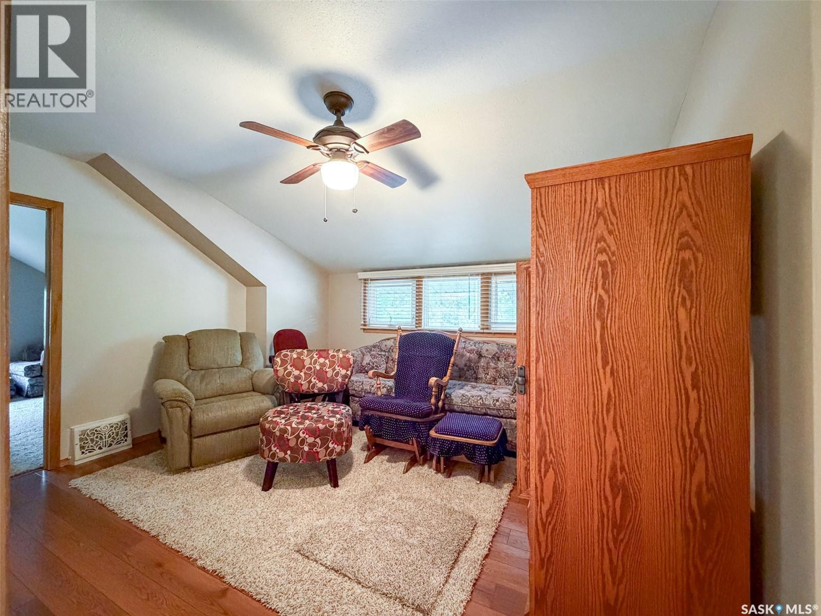 692 2Nd Street E, Shaunavon, SK