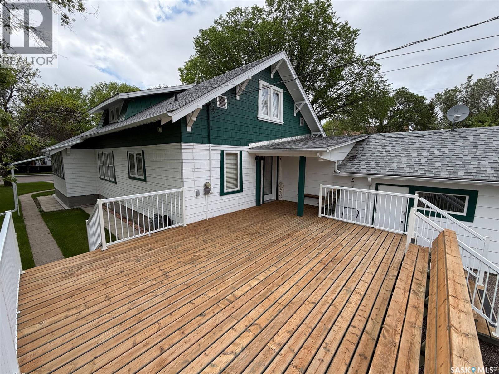 692 2Nd Street E, Shaunavon, SK