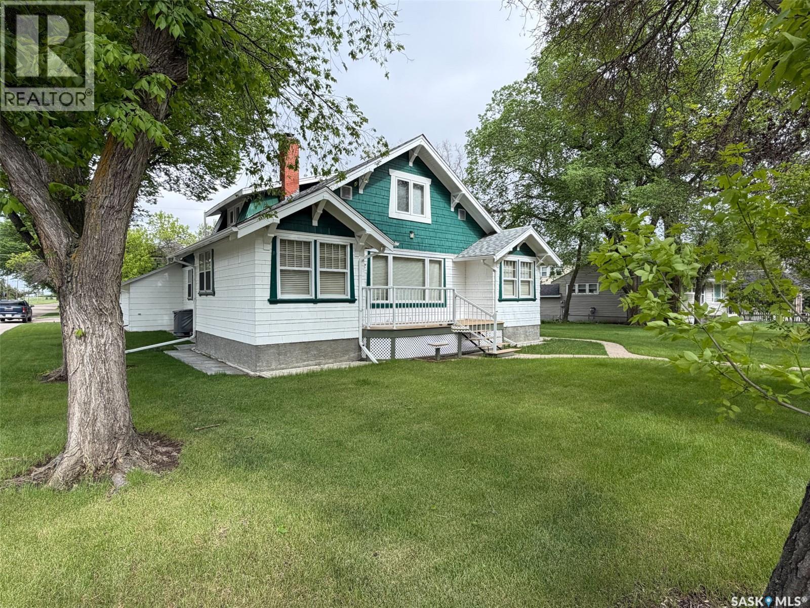 692 2Nd Street E, Shaunavon, SK
