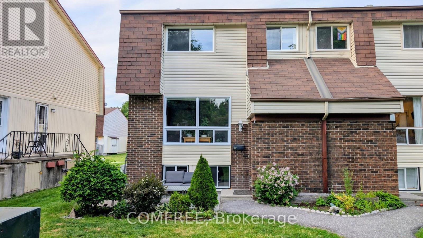 8B Forester Crescent, Ottawa, ON