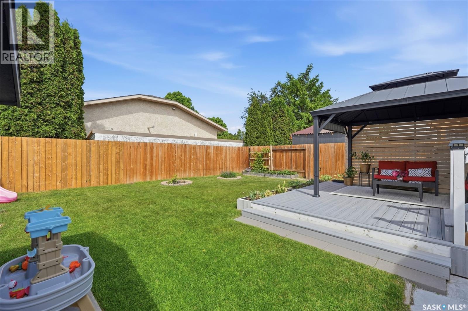 207 Sumner Crescent, Saskatoon, SK