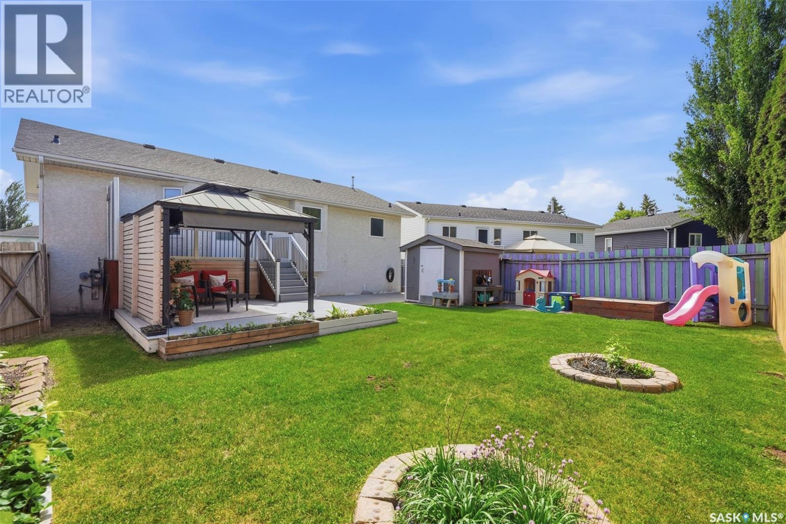 207 Sumner Crescent, Saskatoon, SK