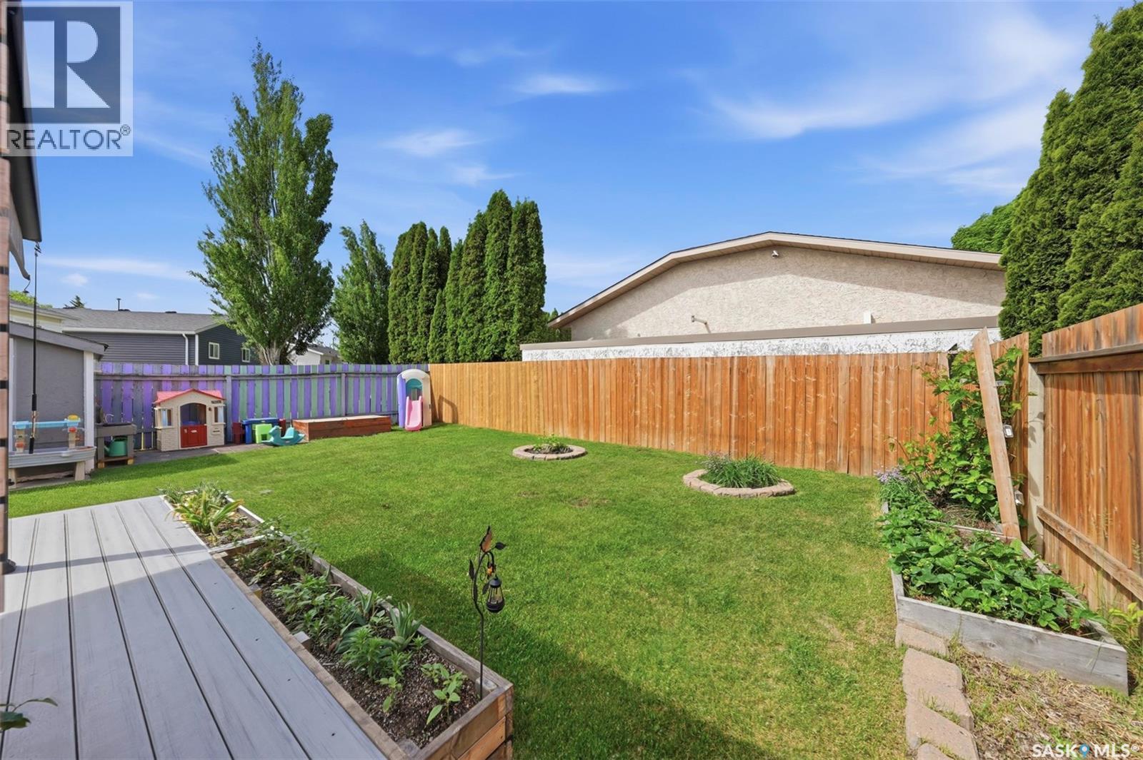 207 Sumner Crescent, Saskatoon, SK