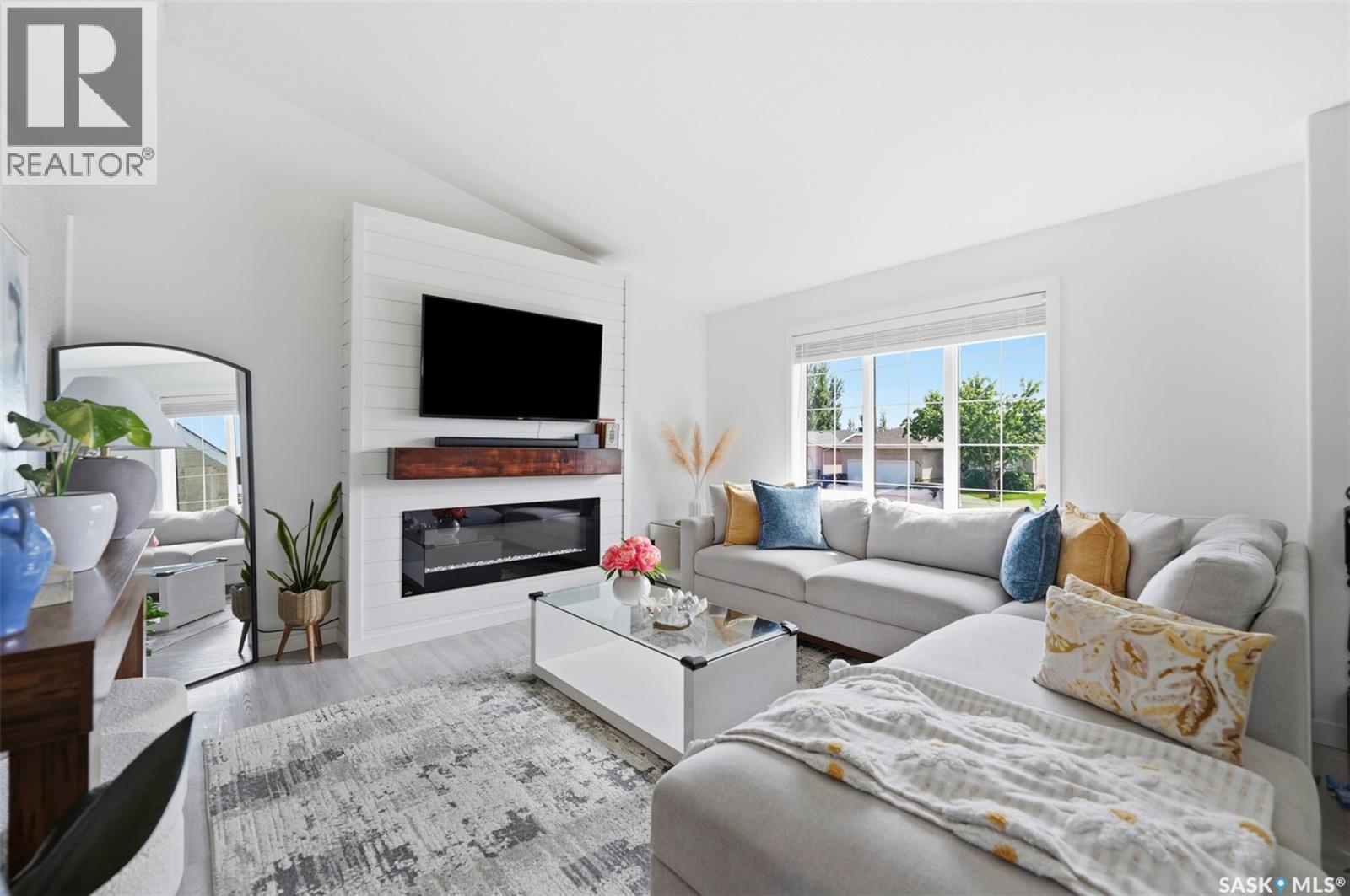 207 Sumner Crescent, Saskatoon, SK