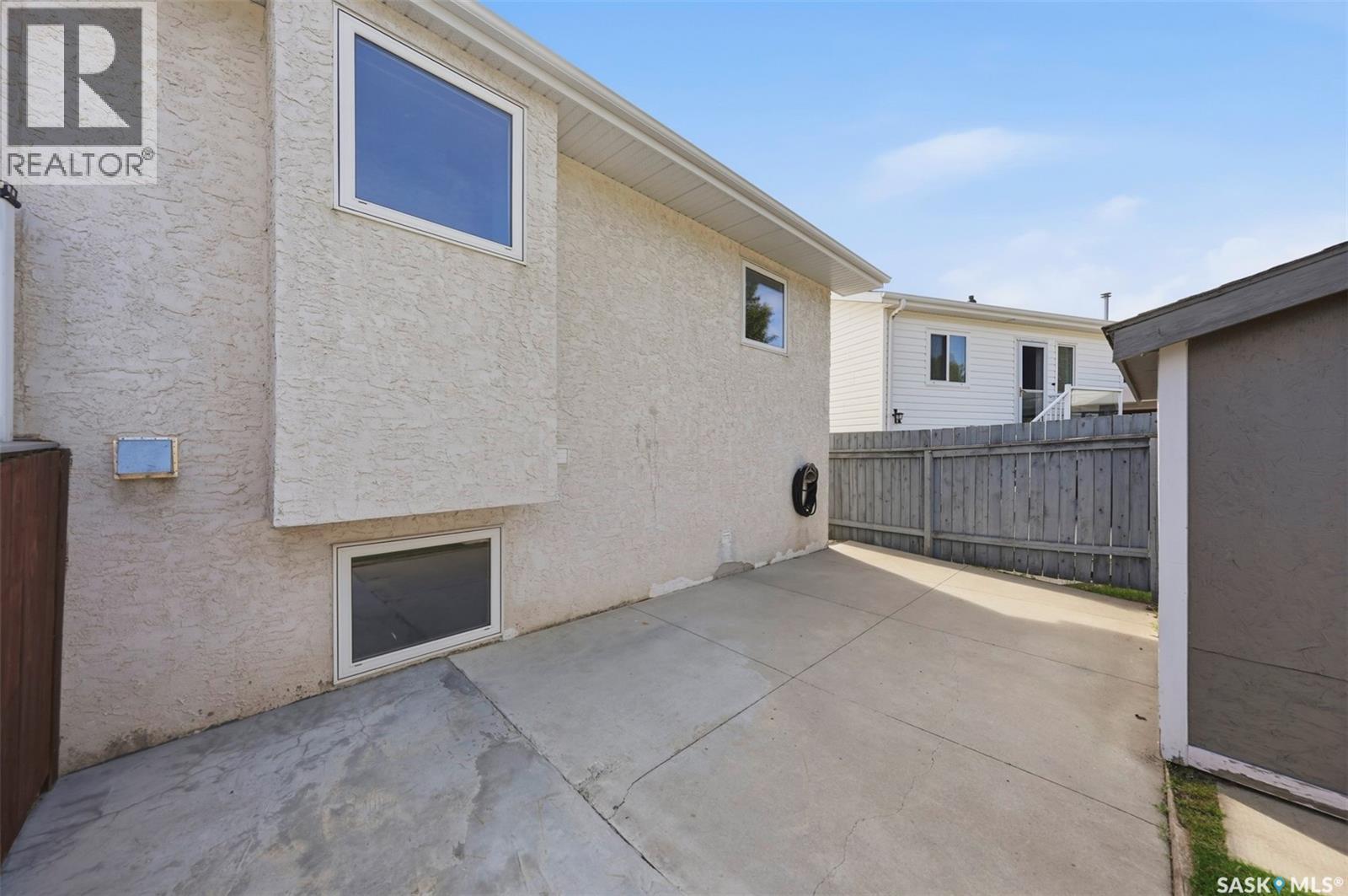 207 Sumner Crescent, Saskatoon, SK
