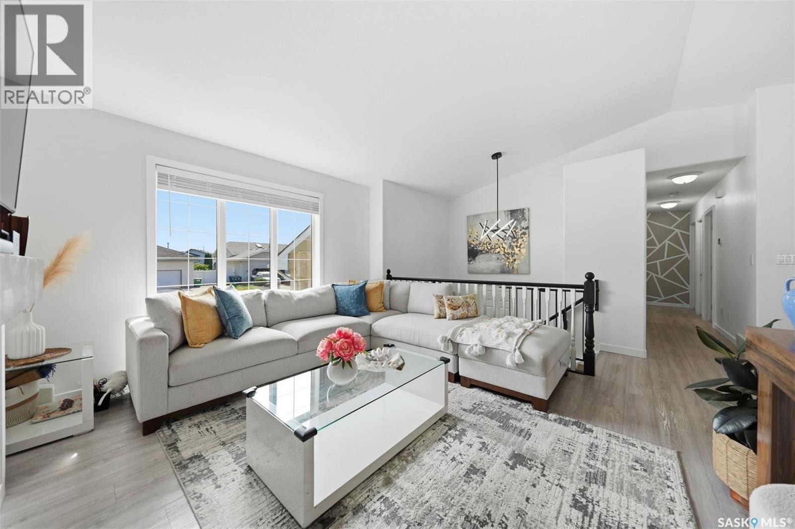 207 Sumner Crescent, Saskatoon, SK