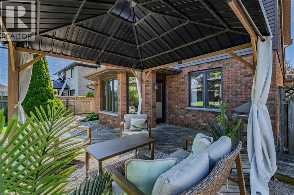 Patio terrace - 141 Lynndale Road, Simcoe, ON