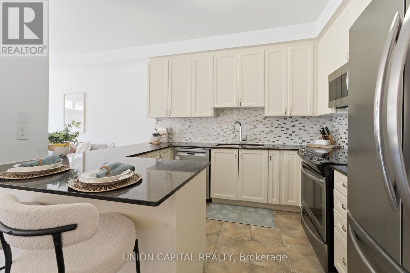 22 Delight Way, Whitby, ON
