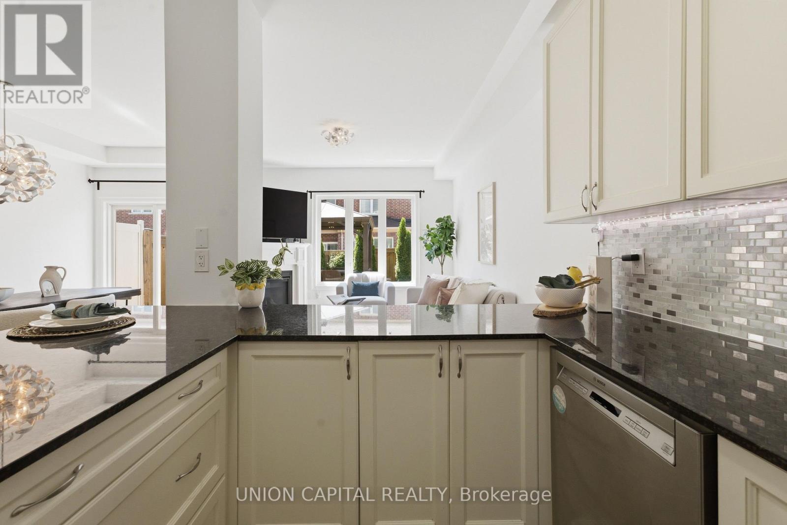 22 Delight Way, Whitby, ON