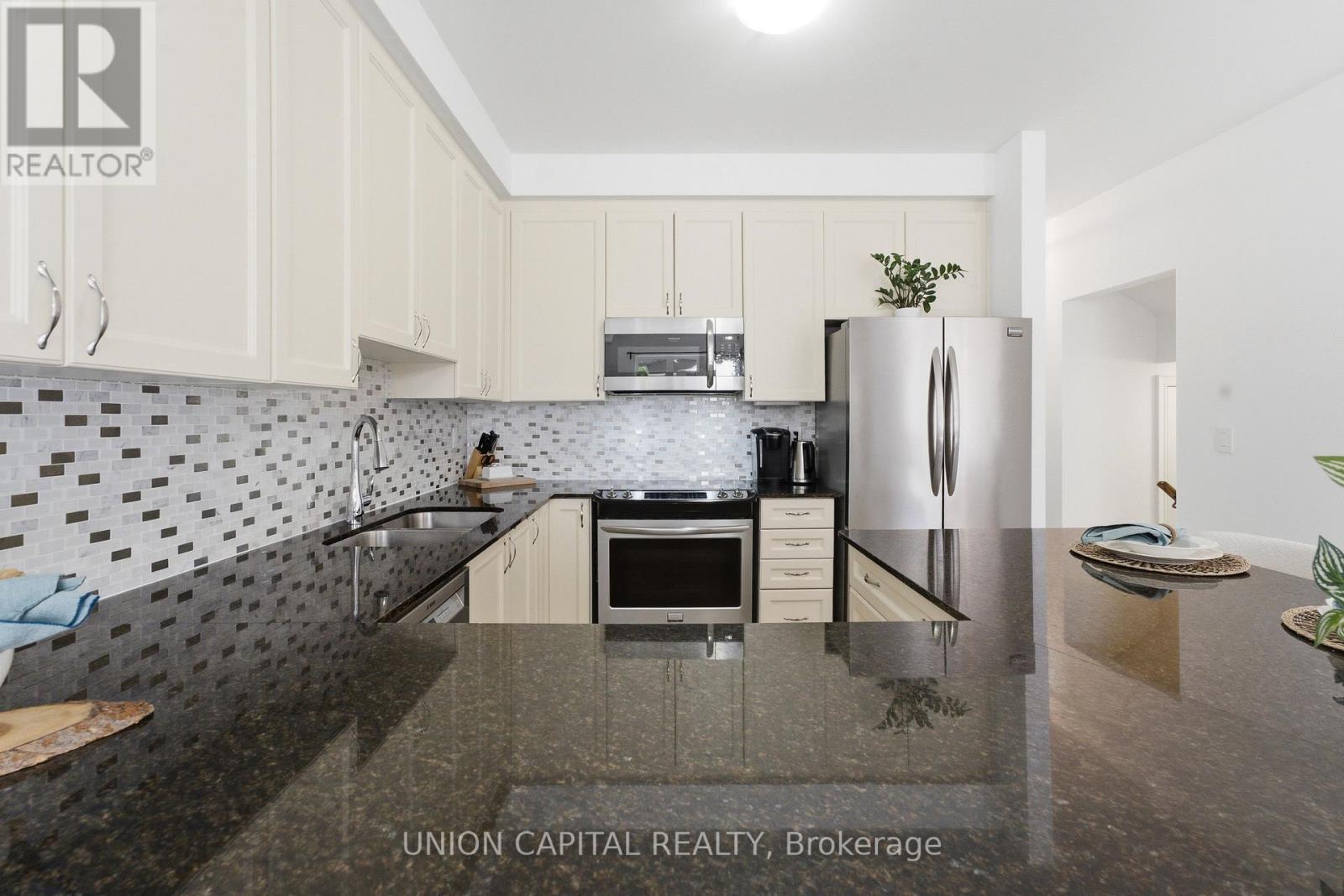 22 Delight Way, Whitby, ON