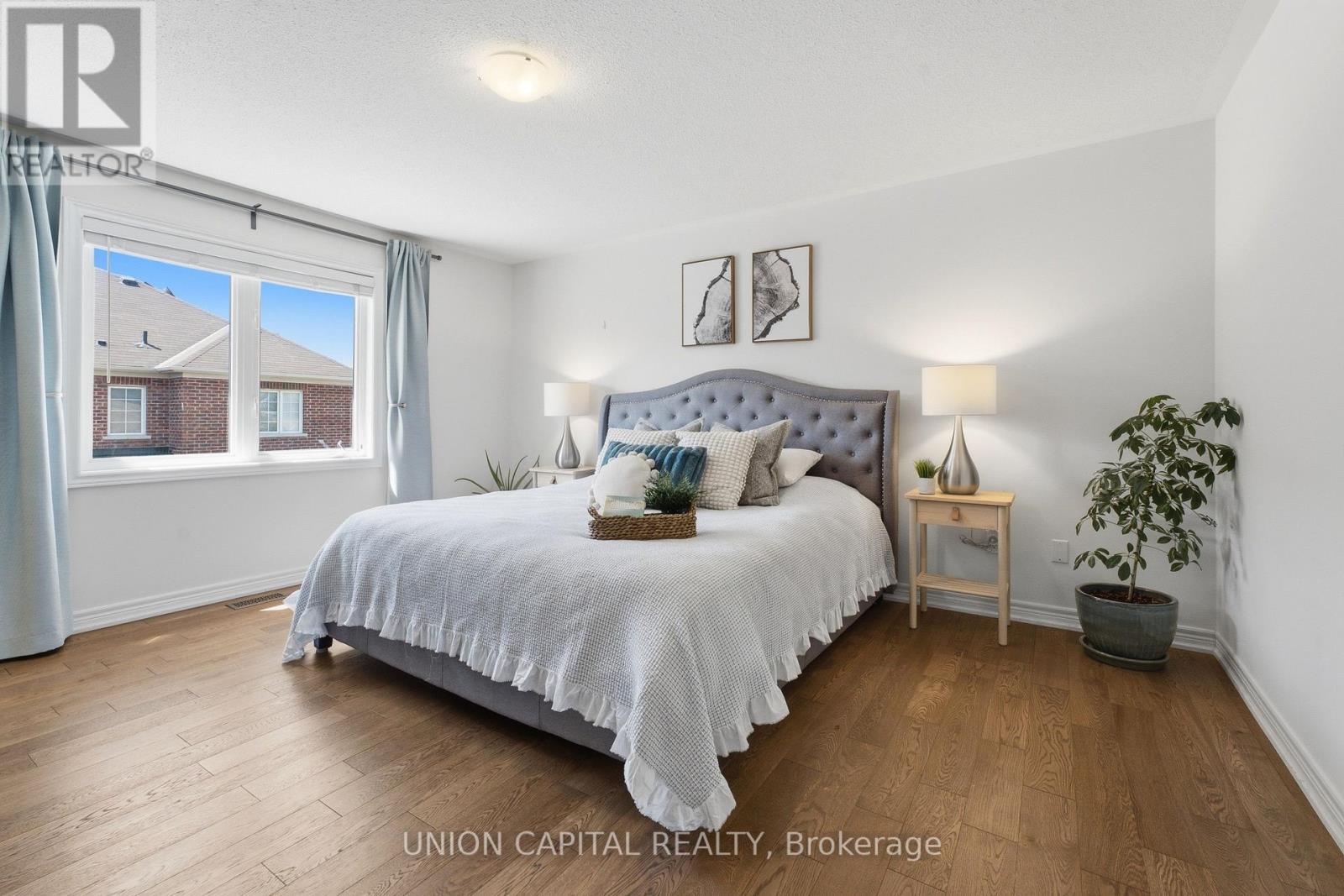 22 Delight Way, Whitby, ON