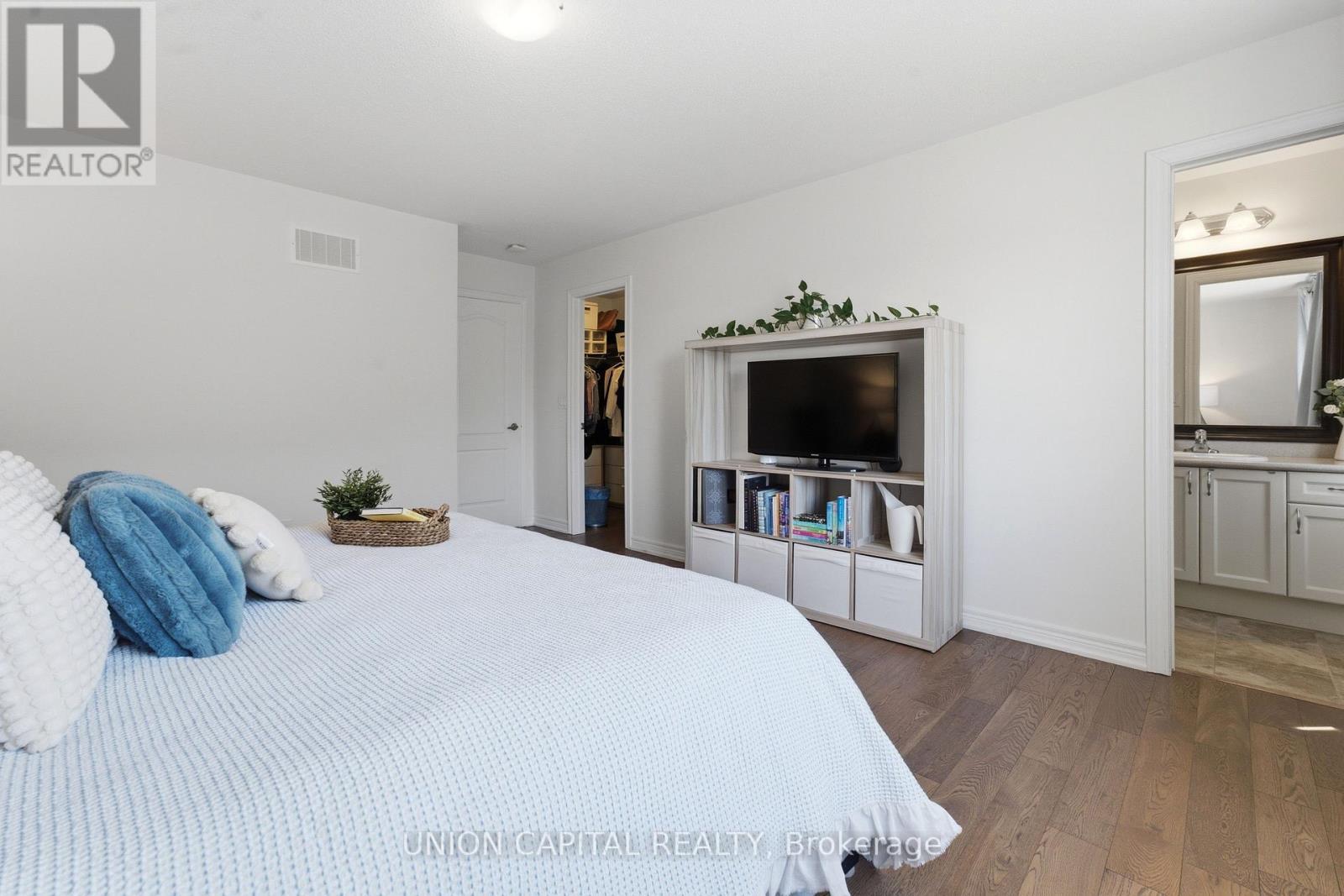22 Delight Way, Whitby, ON