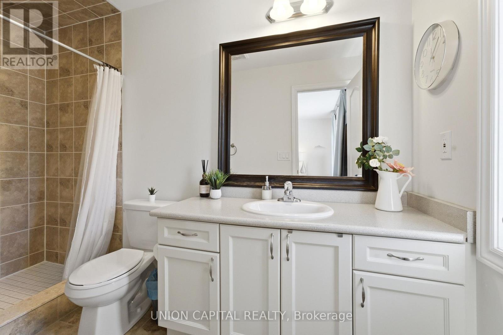 22 Delight Way, Whitby, ON