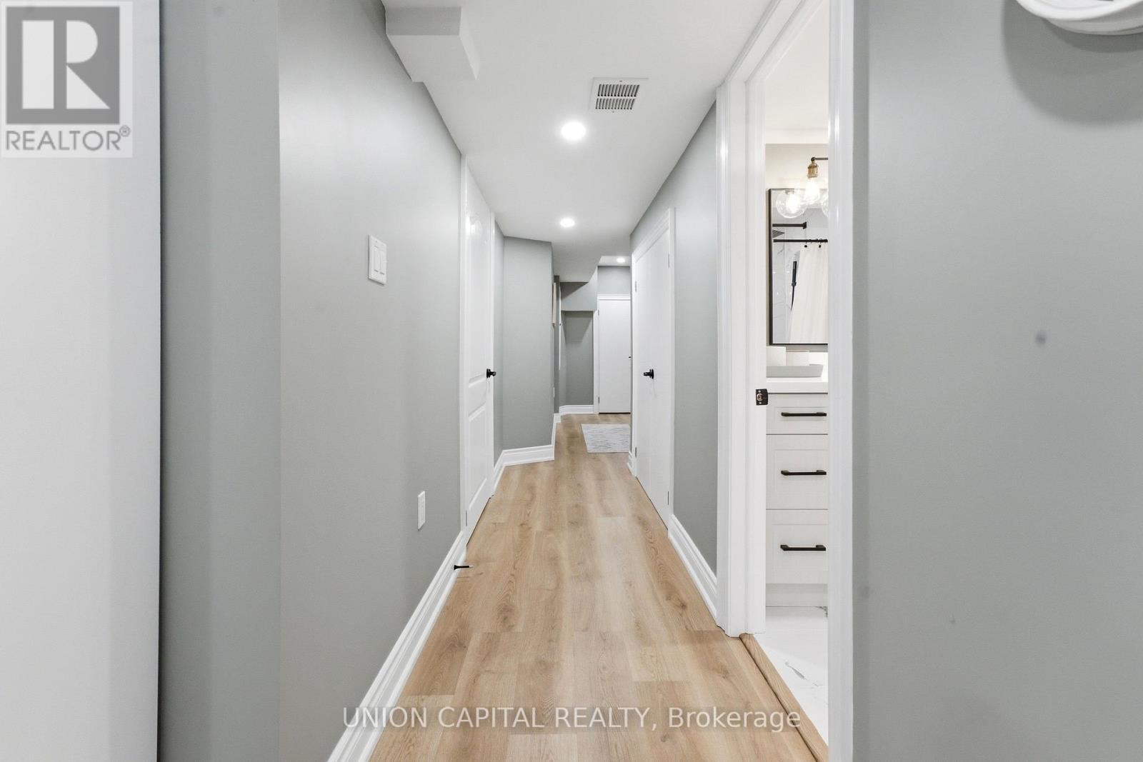 22 Delight Way, Whitby, ON