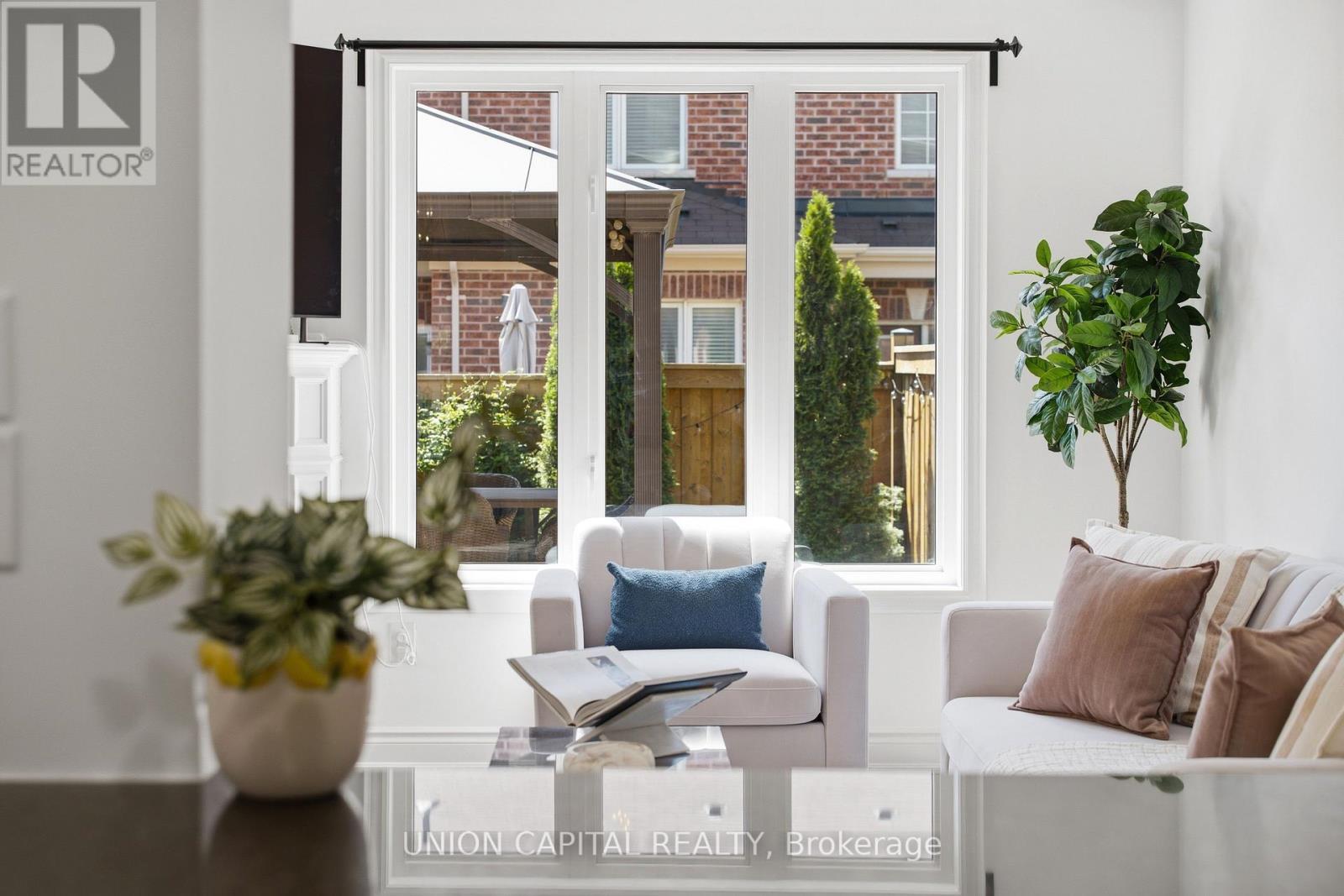 22 Delight Way, Whitby, ON