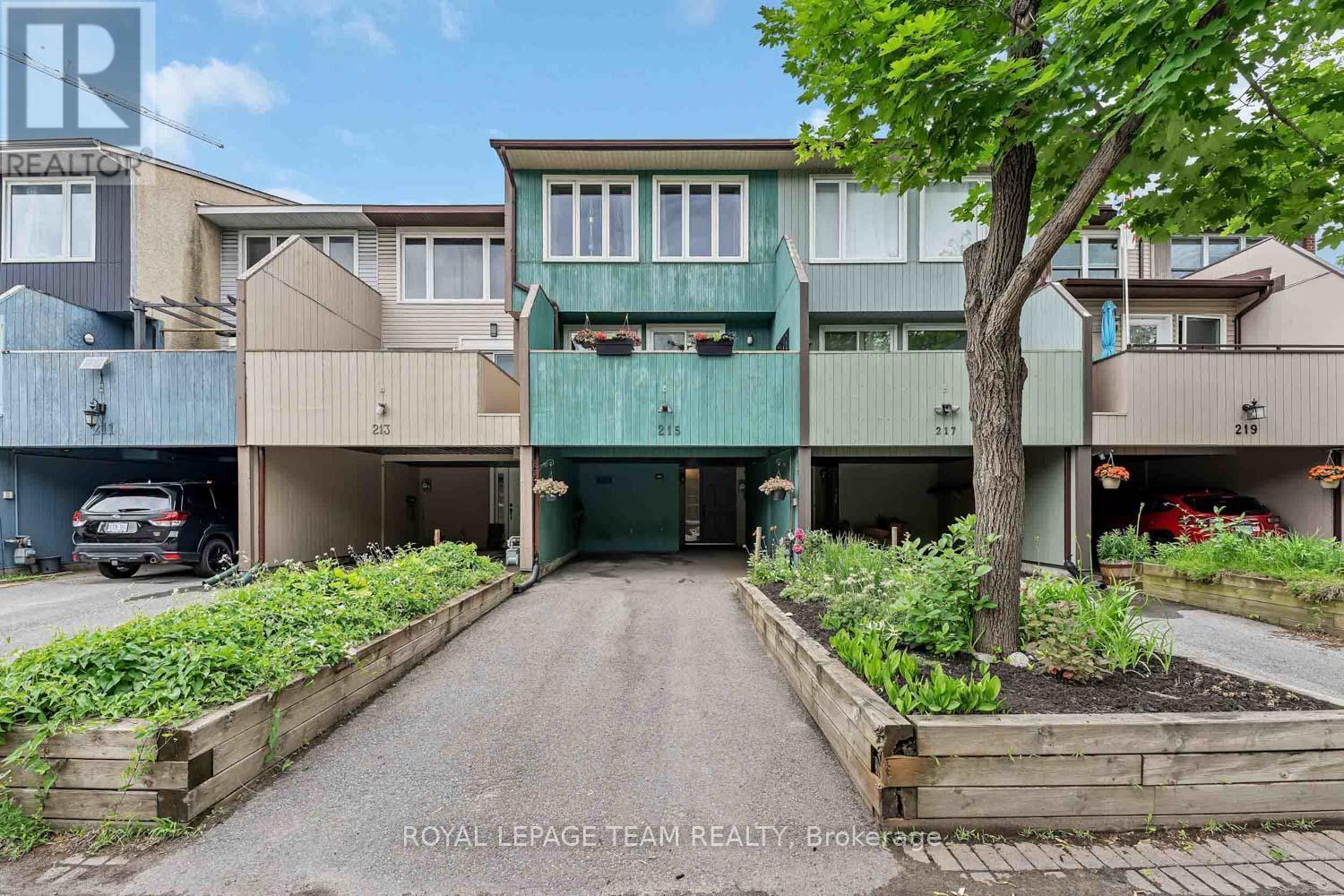 215 Booth Street, Ottawa, ON - Outdoor