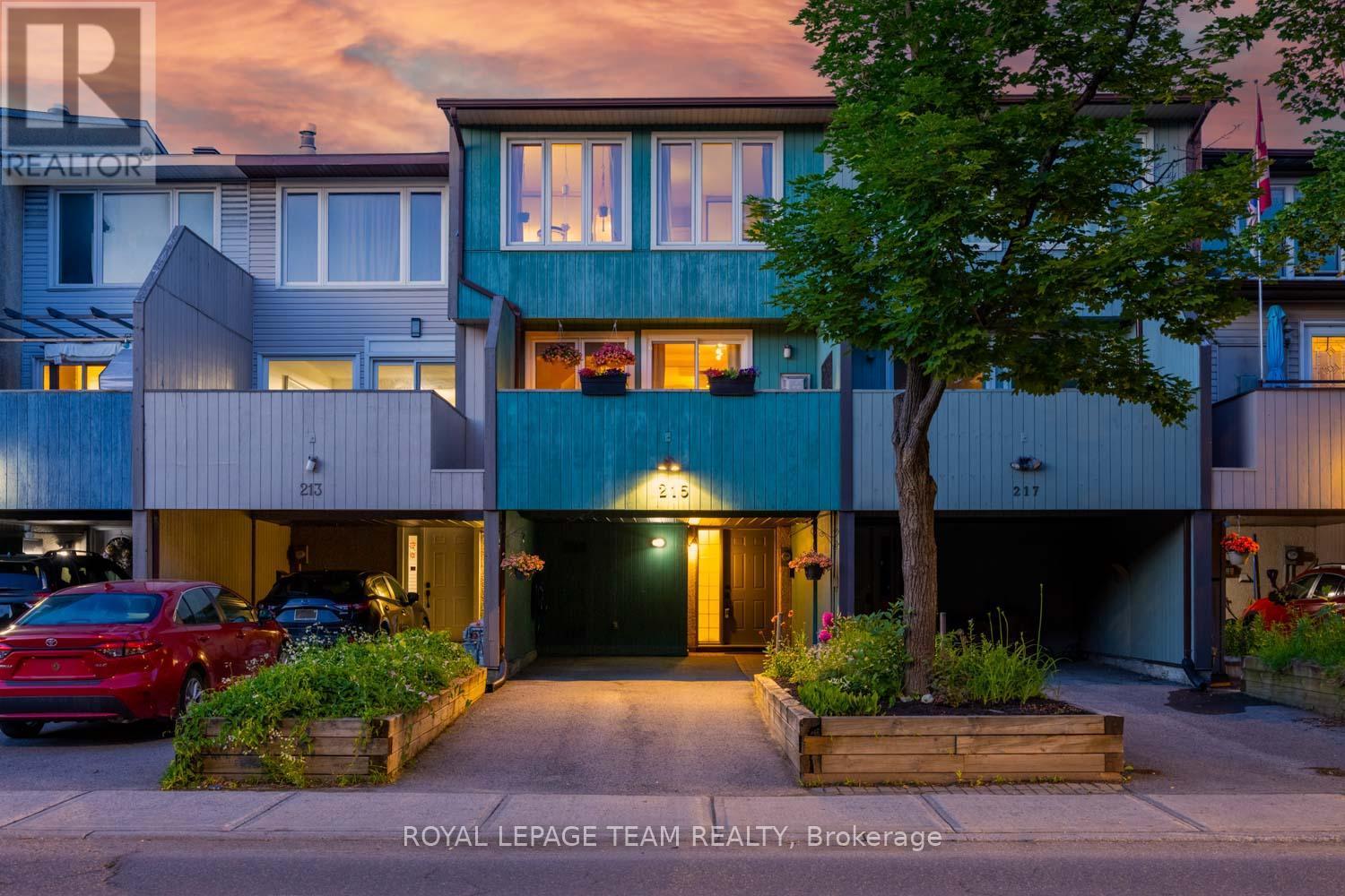 215 Booth Street, Ottawa, ON - Outdoor