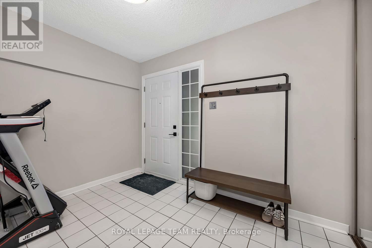 215 Booth Street, Ottawa, ON - Indoor Photo Showing Other Room