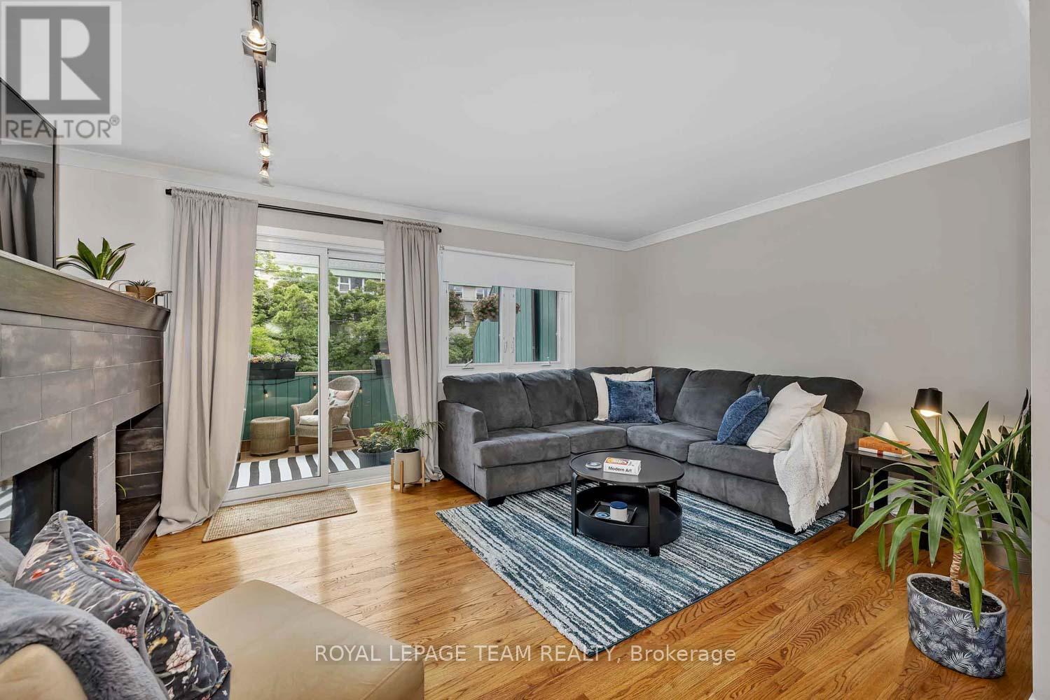 215 Booth Street, Ottawa, ON - Indoor Photo Showing Living Room With Fireplace