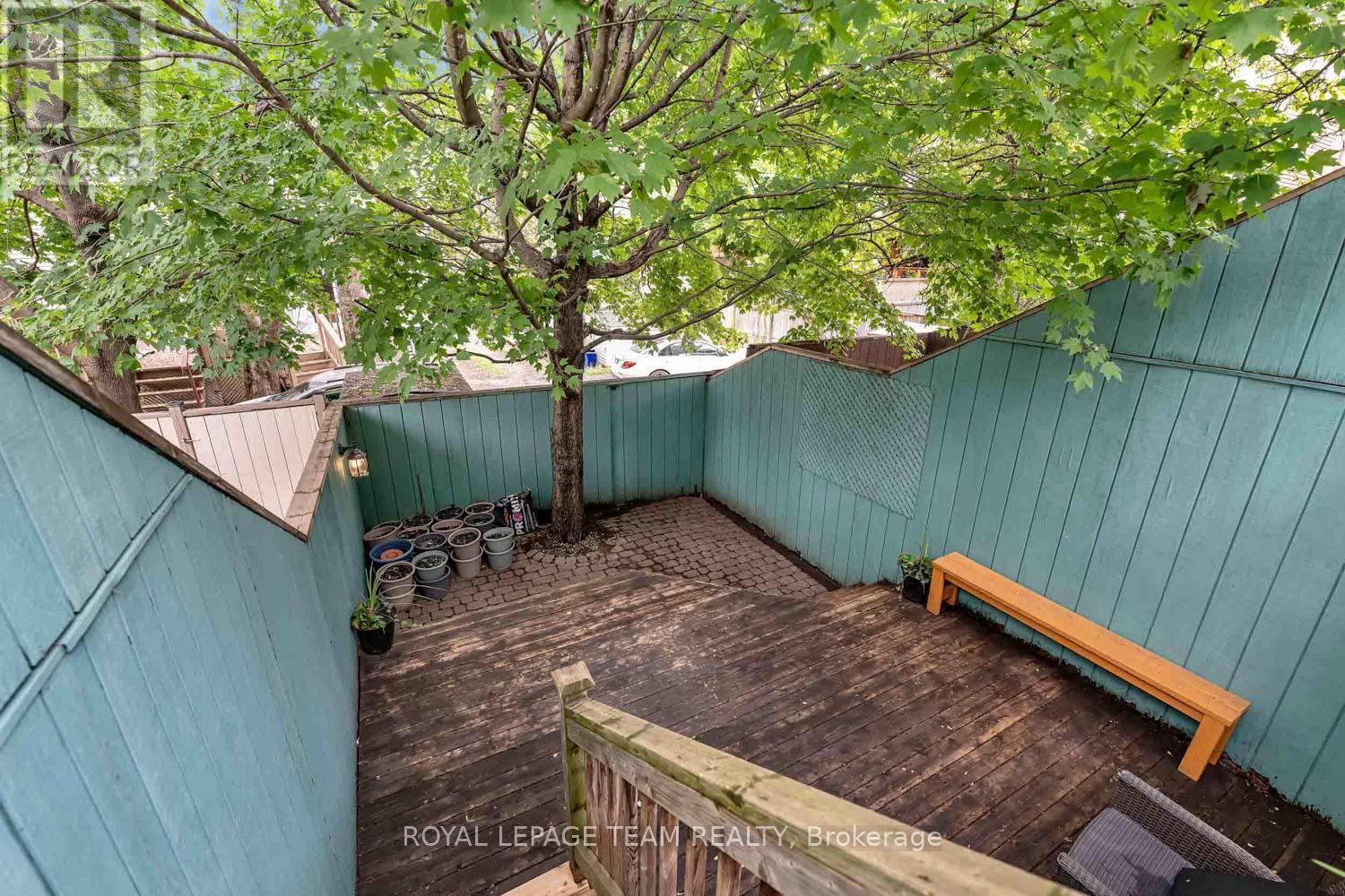 215 Booth Street, Ottawa, ON - Outdoor
