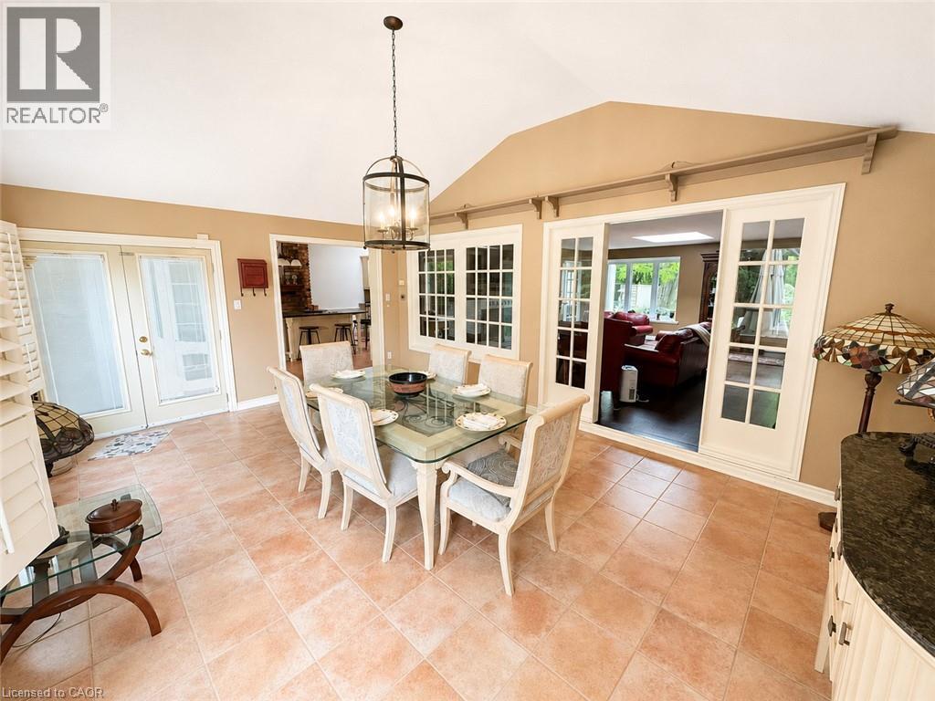 5590 Blind Line, Burlington, ON - Indoor Photo Showing Dining Room