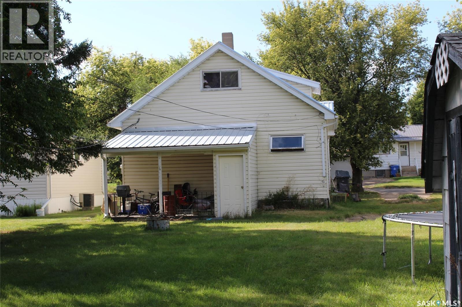 508 1St Avenue E, Lampman, SK