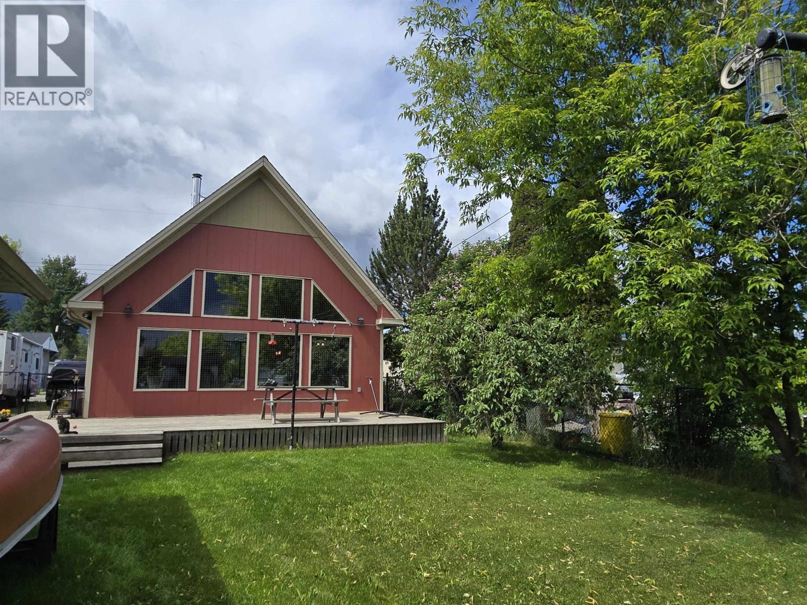 886 4Th Avenue, Mcbride, BC
