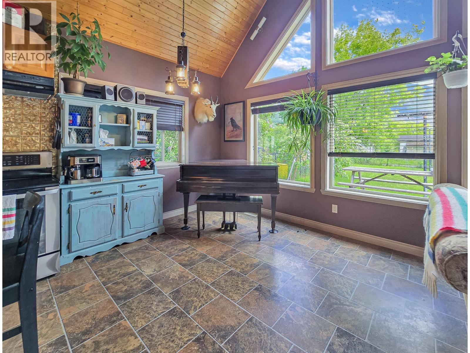 886 4Th Avenue, Mcbride, BC