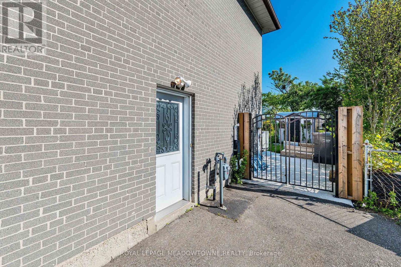 2155 Pashak Court, Mississauga, ON