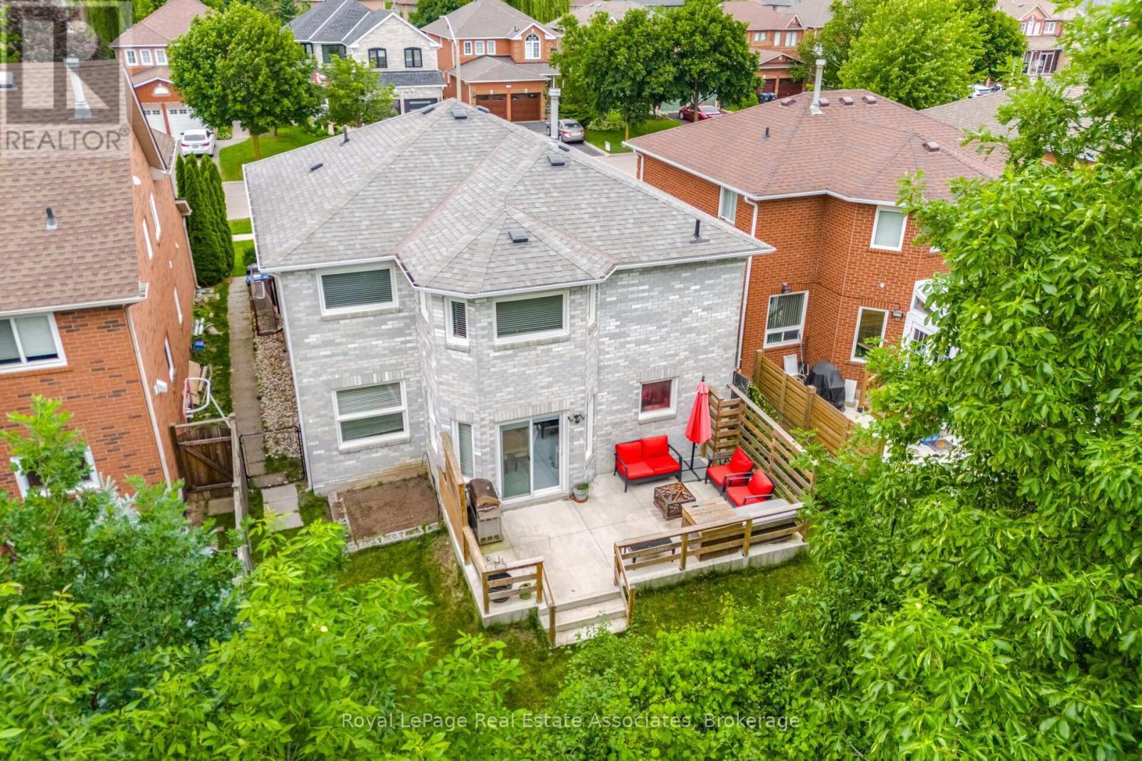 a private backyard sanctuary - 6343 Alderwood Trail, Mississauga, ON